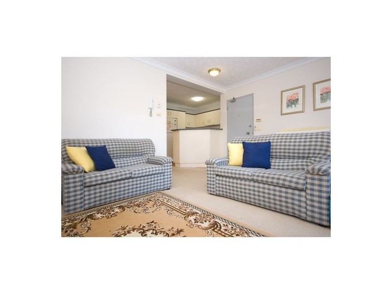 4 parneno, Chevron Island QLD 4217