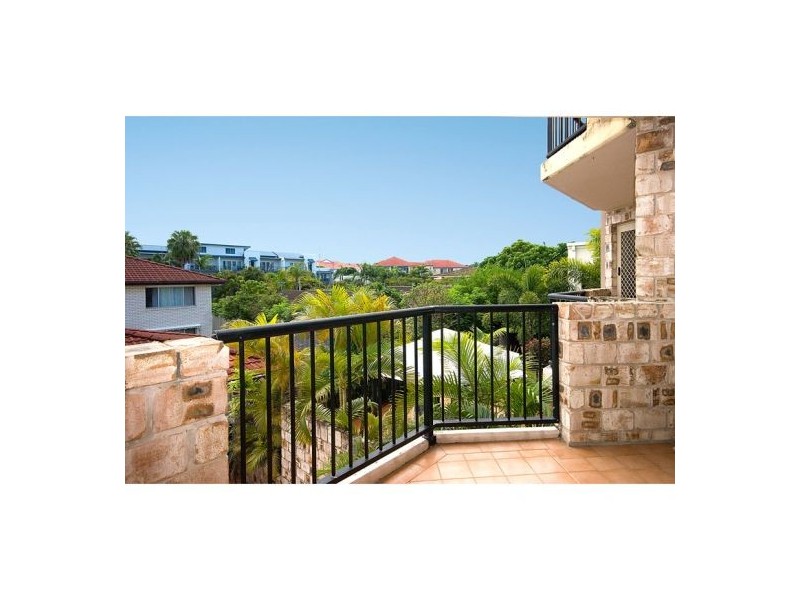 4 parneno, Chevron Island QLD 4217