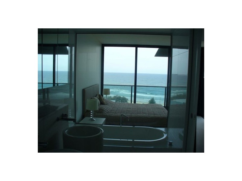 14/8 Charles Avenue, Broadbeach QLD 4218