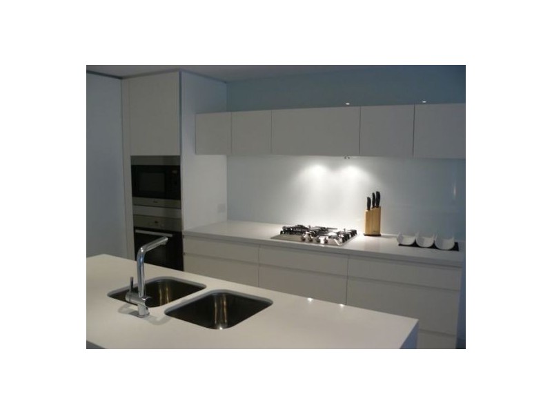 21/8 Charles Avenue, Broadbeach QLD 4218