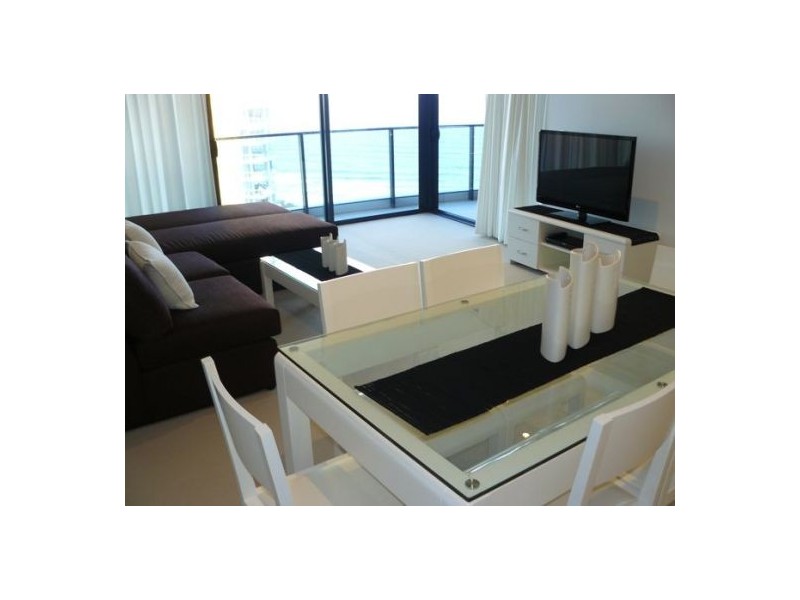 21/8 Charles Avenue, Broadbeach QLD 4218