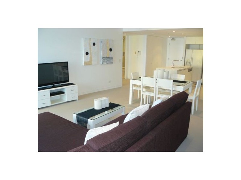 21/8 Charles Avenue, Broadbeach QLD 4218