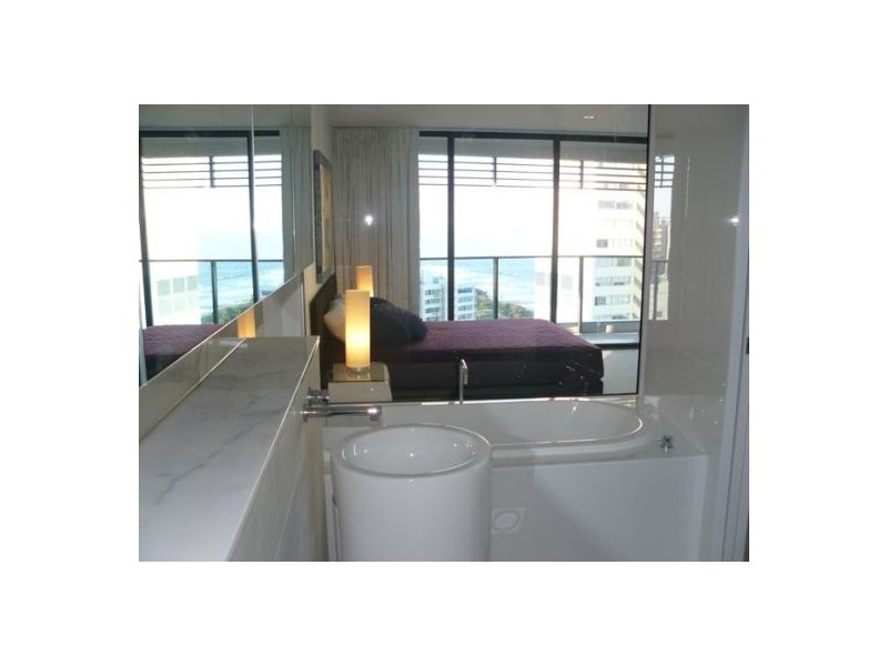 21/8 Charles Avenue, Broadbeach QLD 4218