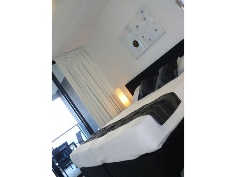 21/8 Charles Avenue, Broadbeach QLD 4218