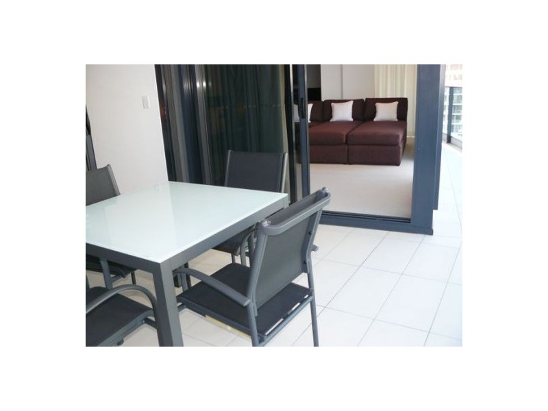 21/8 Charles Avenue, Broadbeach QLD 4218