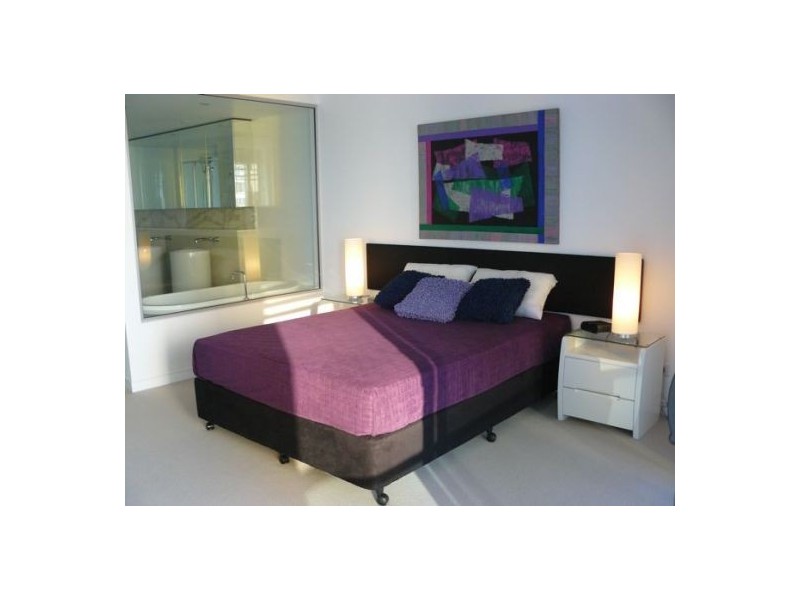 21/8 Charles Avenue, Broadbeach QLD 4218