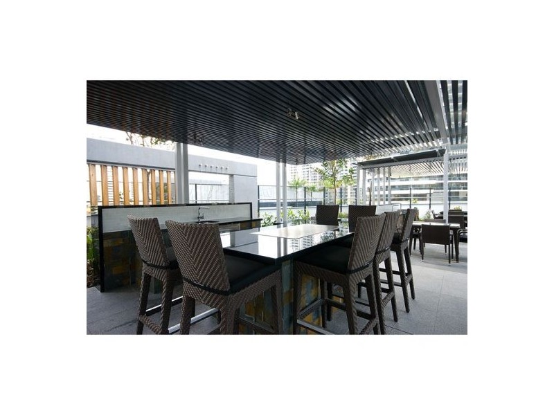 21/8 Charles Avenue, Broadbeach QLD 4218