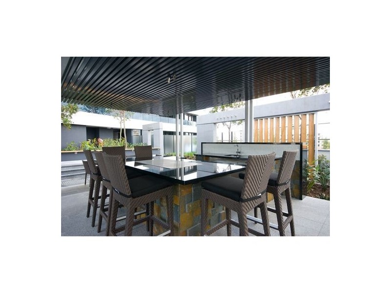 21/8 Charles Avenue, Broadbeach QLD 4218