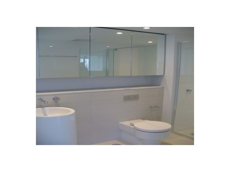 9/8 Charles Avenue, Broadbeach QLD 4218