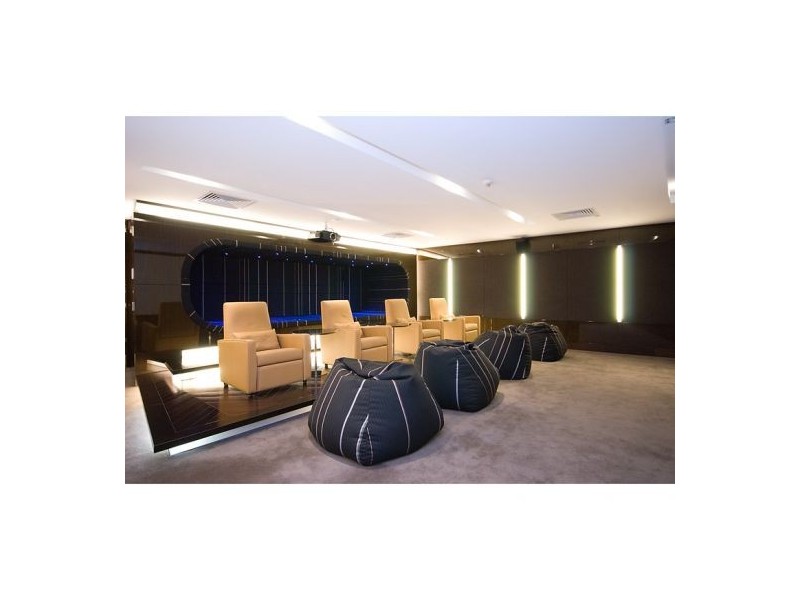 9/8 Charles Avenue, Broadbeach QLD 4218