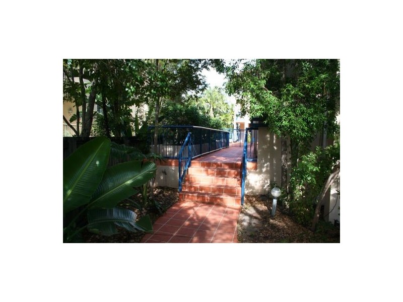 4 Adori Street, Chevron Island QLD 4217