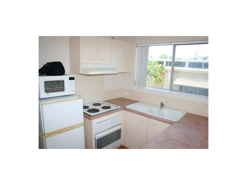 4 Adori Street, Chevron Island QLD 4217