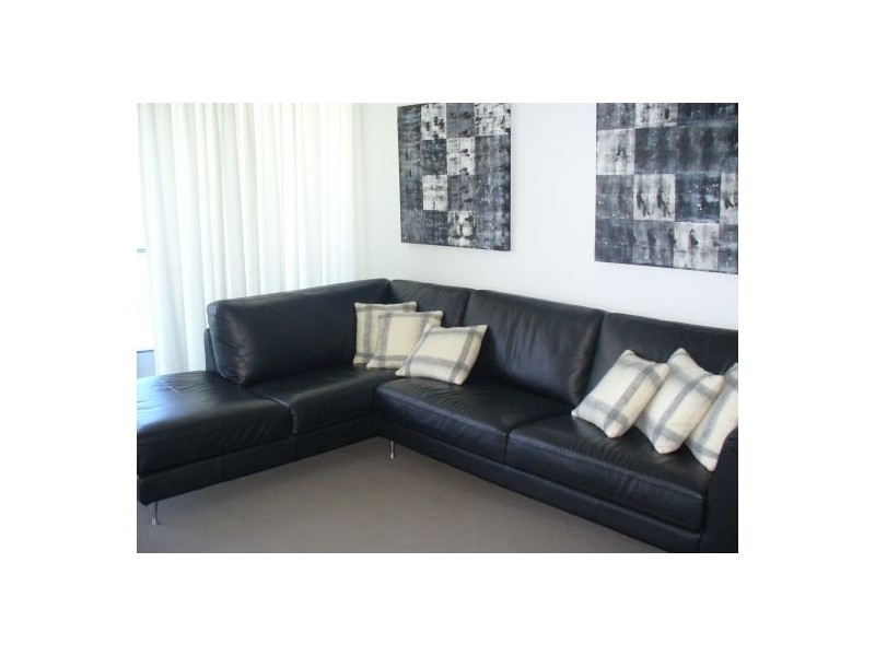 1 Charles Avenue, Broadbeach QLD 4218