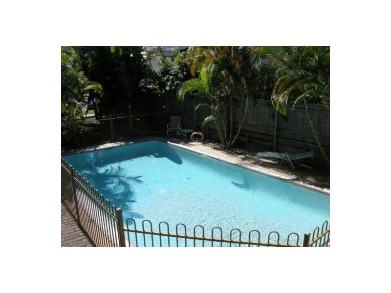 16 Rosewood Avenue, Broadbeach QLD 4218