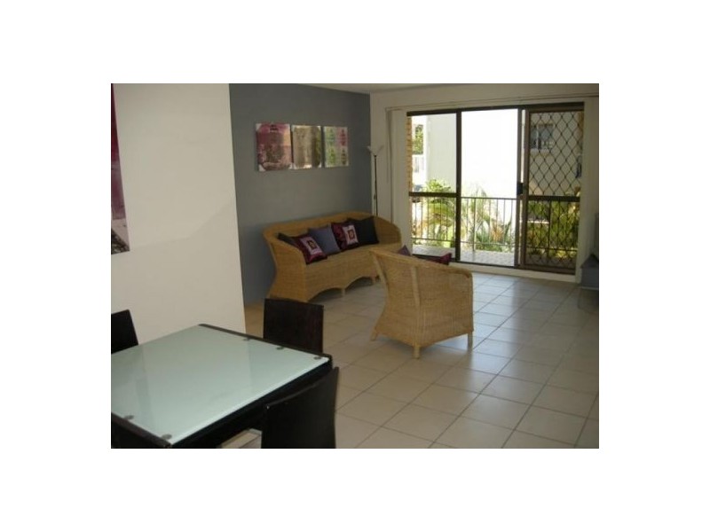 16 Rosewood Avenue, Broadbeach QLD 4218