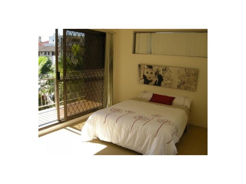 16 Rosewood Avenue, Broadbeach QLD 4218