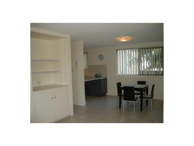 16 Rosewood Avenue, Broadbeach QLD 4218