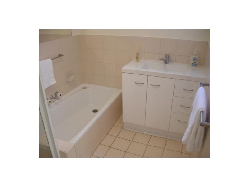 16 Rosewood Avenue, Broadbeach QLD 4218