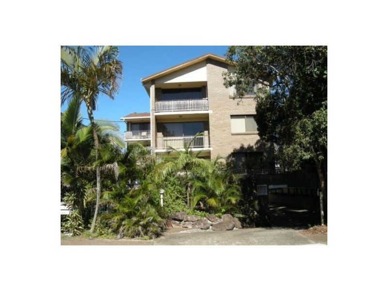 16 Rosewood Avenue, Broadbeach QLD 4218