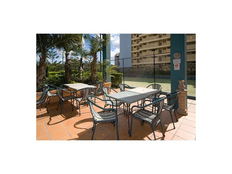 304 Neptune Surf Parade, Broadbeach QLD 4218