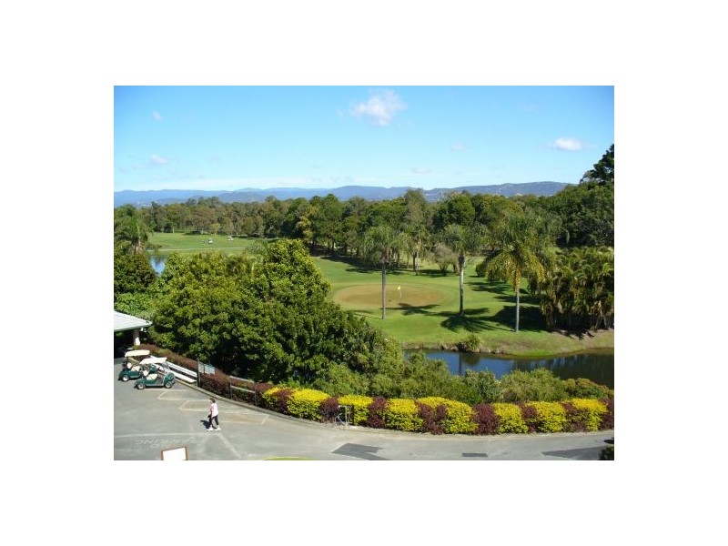 Clear Island Waters QLD 4226