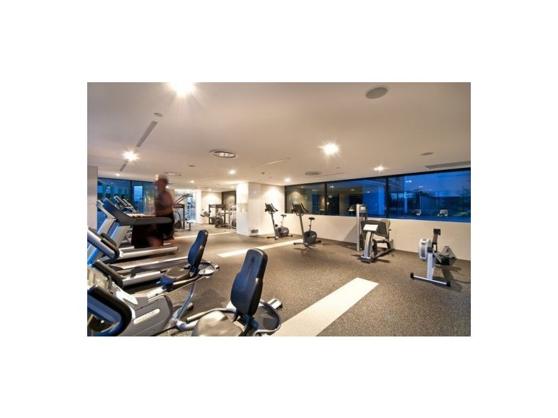 21/10 Charles Avenue, Broadbeach QLD 4218