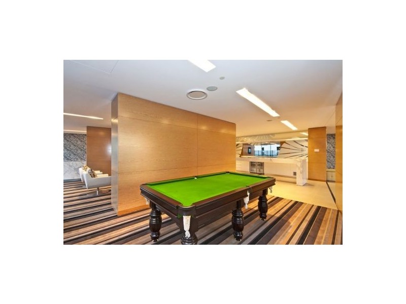 21/10 Charles Avenue, Broadbeach QLD 4218