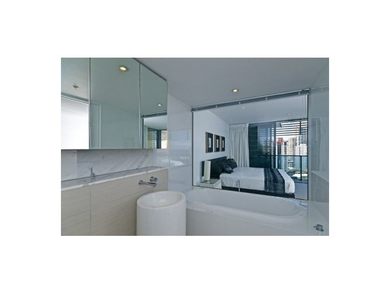 21/10 Charles Avenue, Broadbeach QLD 4218