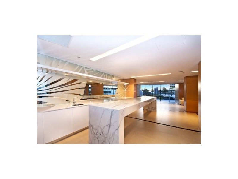 21/10 Charles Avenue, Broadbeach QLD 4218