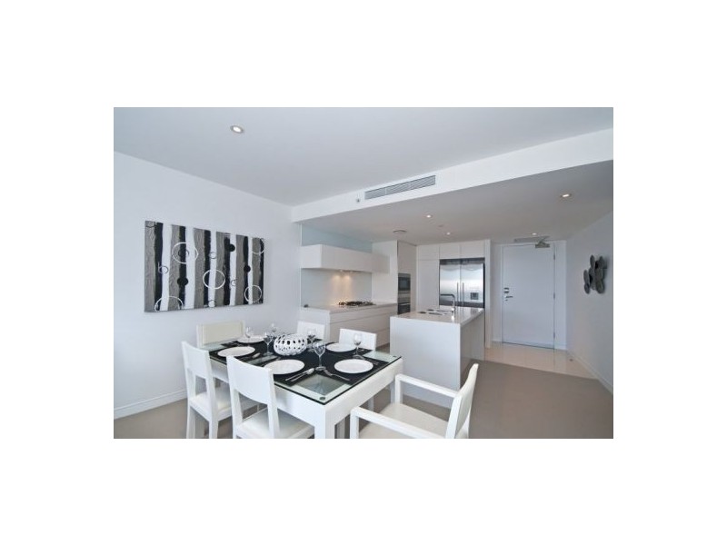 21/10 Charles Avenue, Broadbeach QLD 4218