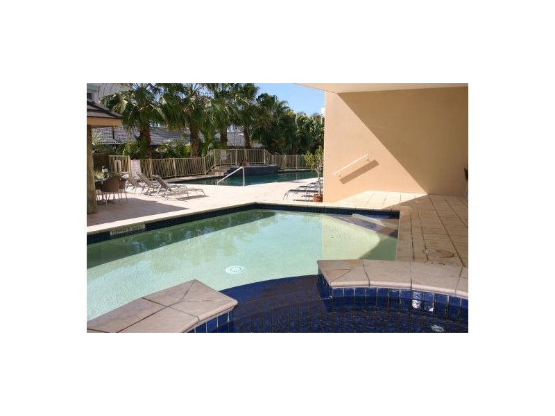 1109/42 Surf Parade, Broadbeach QLD 4218