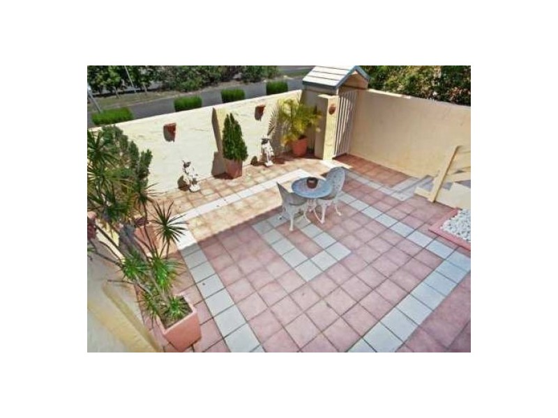 23 Hooker Boulevard, Broadbeach QLD 4218