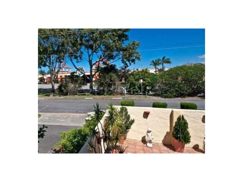 23 Hooker Boulevard, Broadbeach QLD 4218