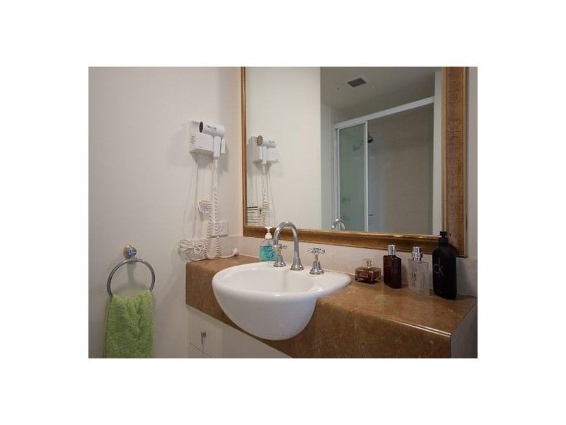 1086/2633 Gold Coast Highway, Broadbeach QLD 4218