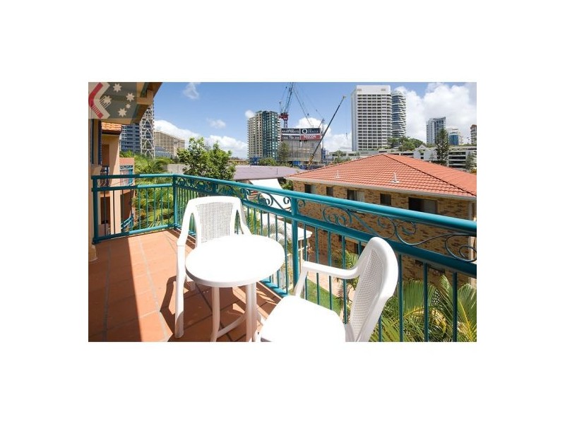 15/11 Philip Ave, Broadbeach QLD 4218