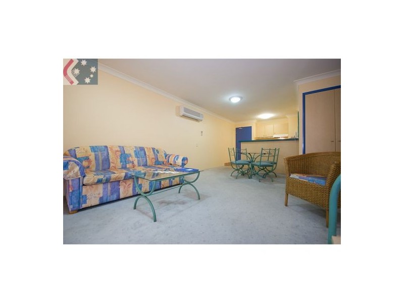 15/11 Philip Ave, Broadbeach QLD 4218