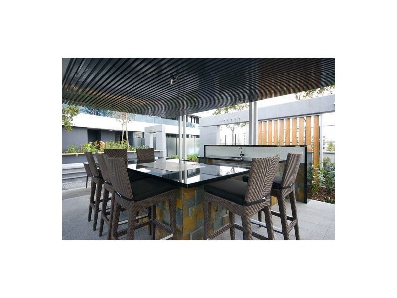 1140/8 Charles Ave, Broadbeach QLD 4218