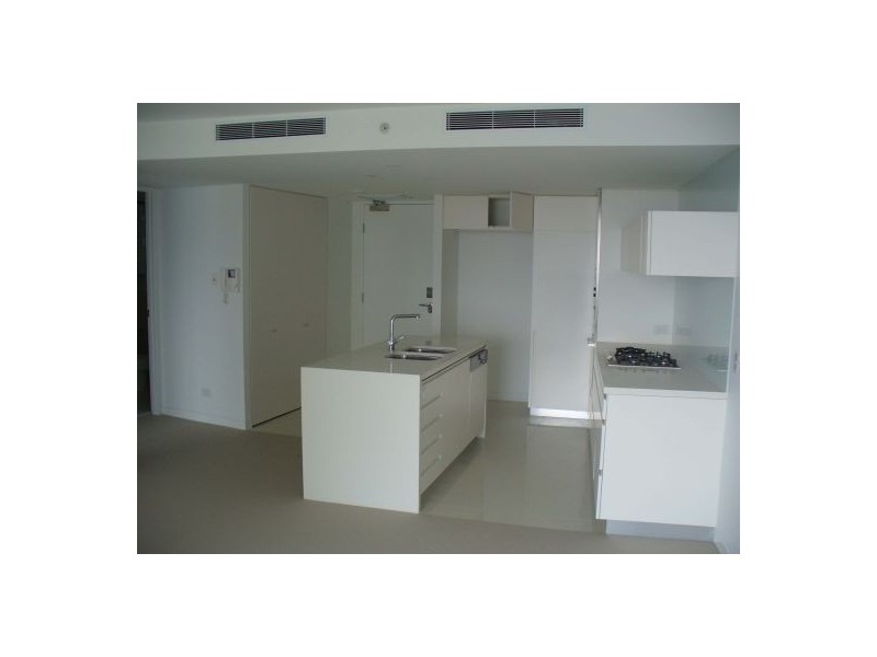 8/9 Charles Ave, Broadbeach QLD 4218