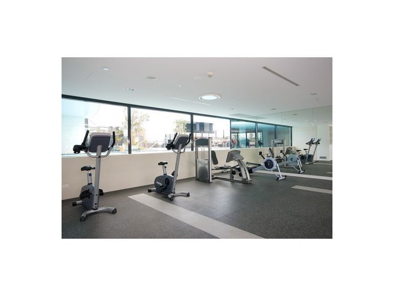 8/9 Charles Ave, Broadbeach QLD 4218