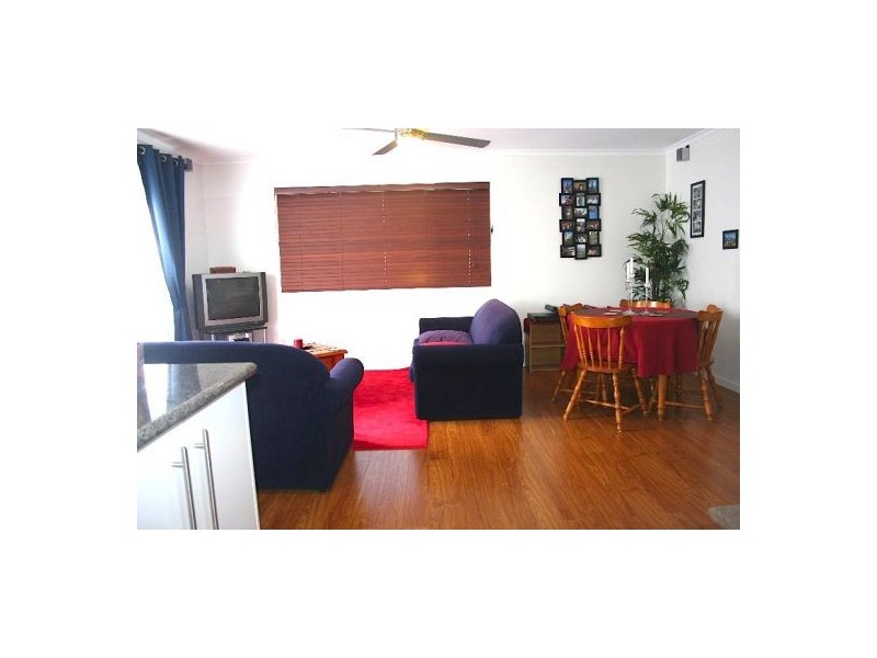 33 Chelsea Ave, Broadbeach QLD 4218
