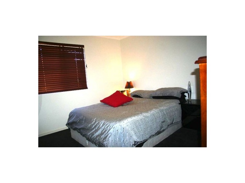 33 Chelsea Ave, Broadbeach QLD 4218