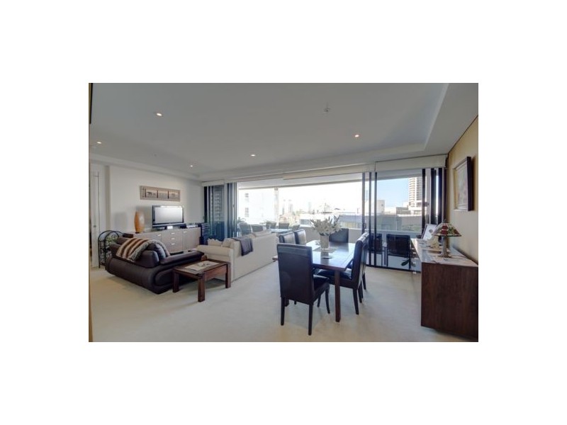 17 ALBERT AVE, Broadbeach QLD 4218