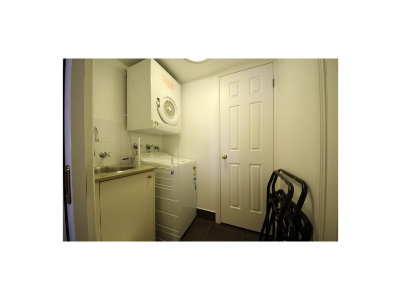 1-24 Queensland ave, Broadbeach QLD 4218