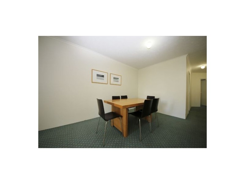 136/10 Alexandra avenue, Broadbeach QLD 4218