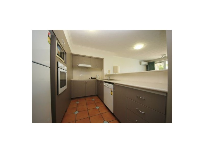 136/10 Alexandra avenue, Broadbeach QLD 4218