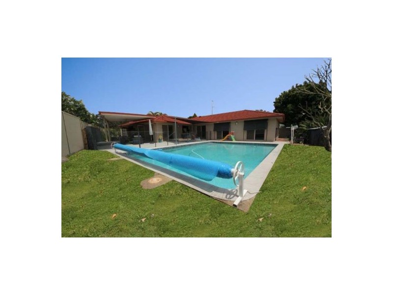 6 Haslewood Court, Mermaid Waters QLD 4218