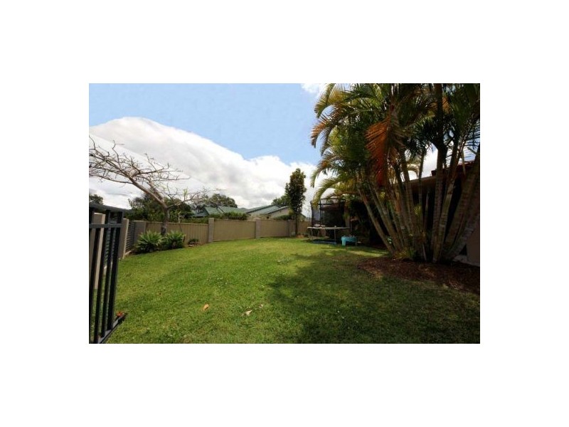 6 Haslewood Court, Mermaid Waters QLD 4218