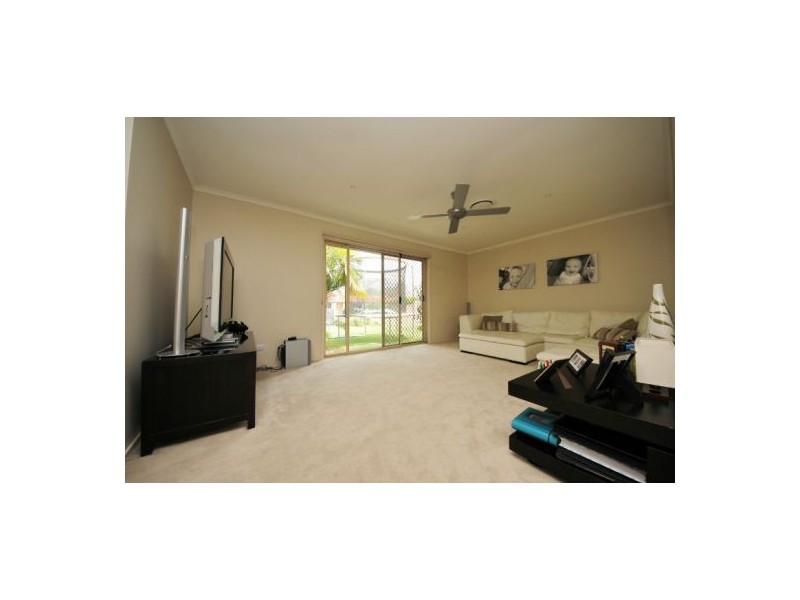 6 Haslewood Court, Mermaid Waters QLD 4218