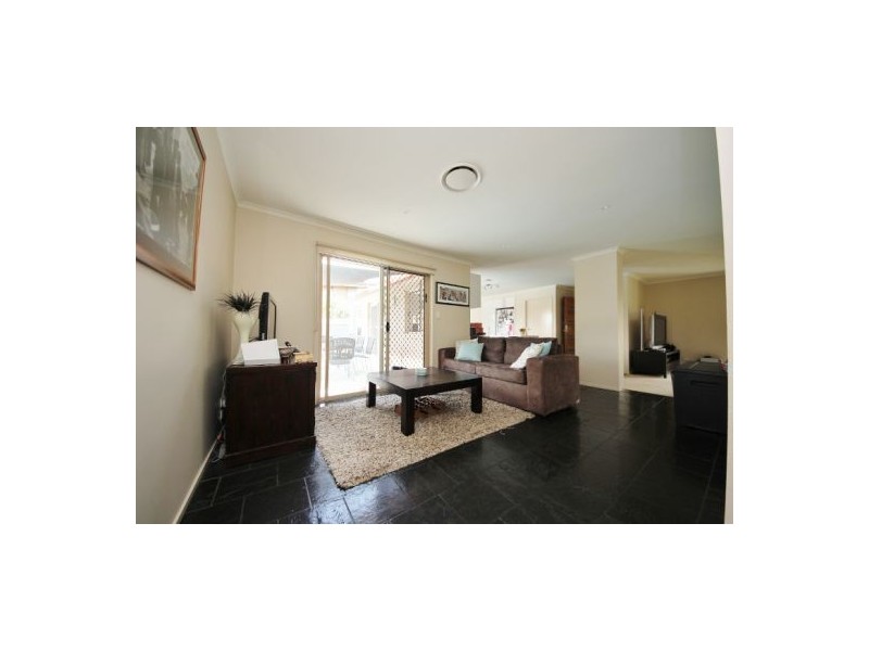 6 Haslewood Court, Mermaid Waters QLD 4218