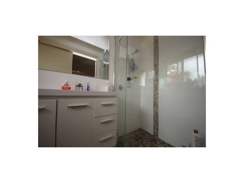 6 Haslewood Court, Mermaid Waters QLD 4218